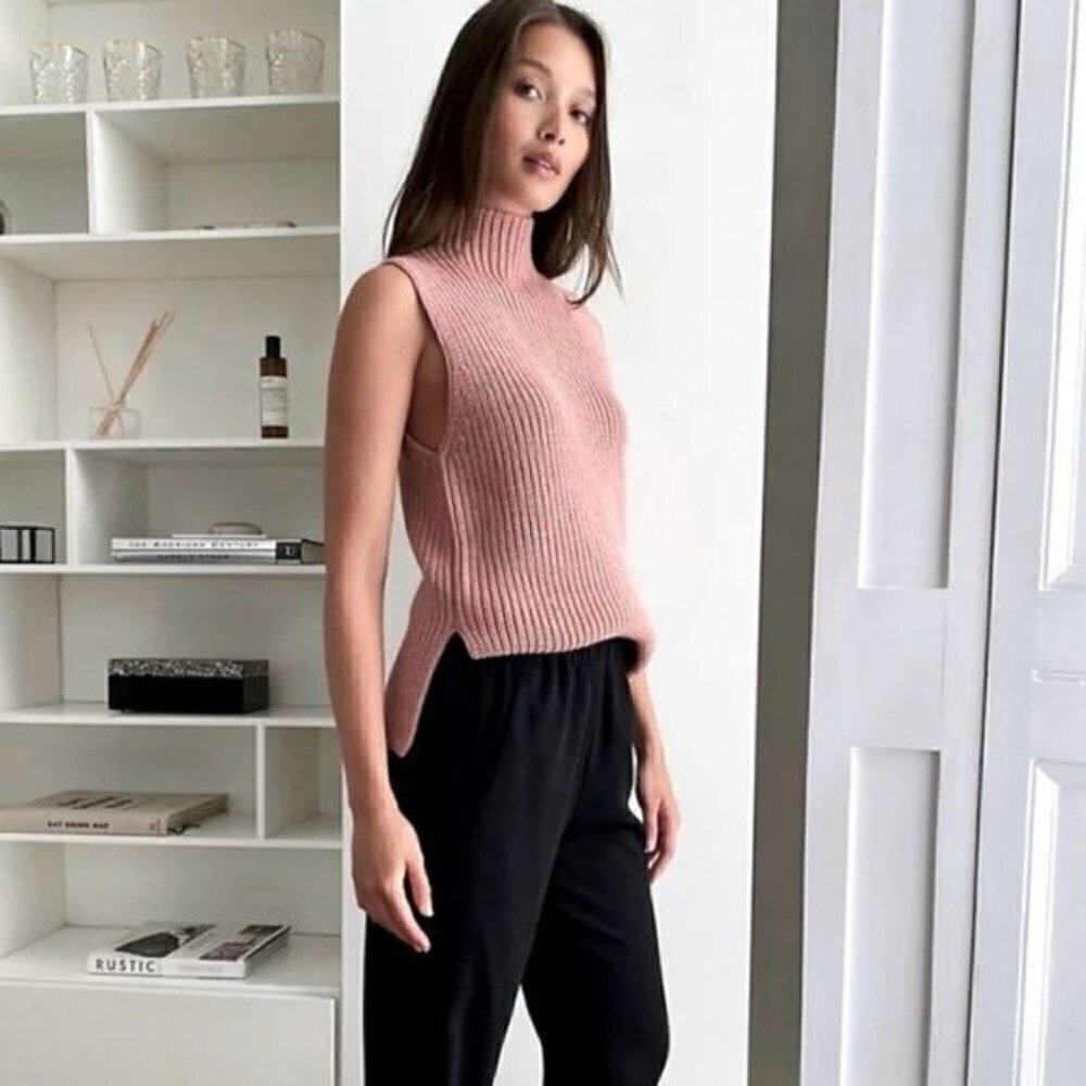 Aritzia Wilfred Durandal Baby Pink 100% Merino Wool Sleeveless Sweater Vest Sz S